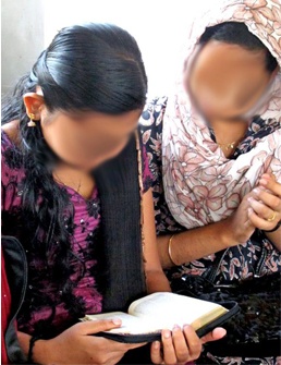  Sofi (r) teaching bible to young Hindu girl, who later received Christ 