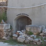 Der Eingang zum Gefängnis